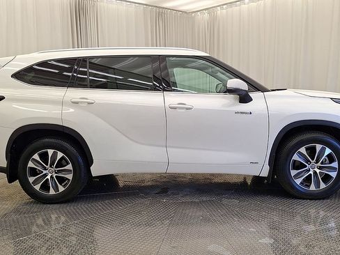 Certified 2020 Toyota Highlander XLE AWD/4WD image 7