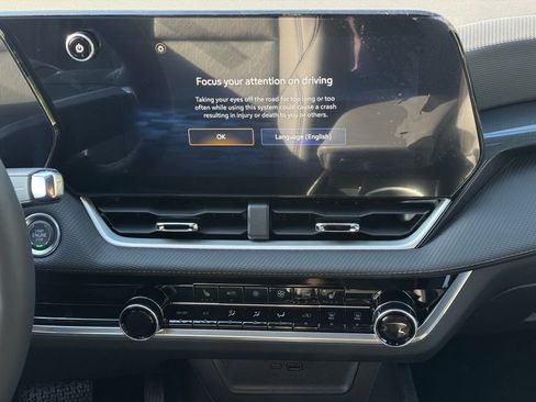 New 2026 Chevrolet Equinox LT w/ Convenience Package II FWD image 20