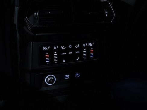 Used 2022 Lamborghini Urus AWD/4WD image 66