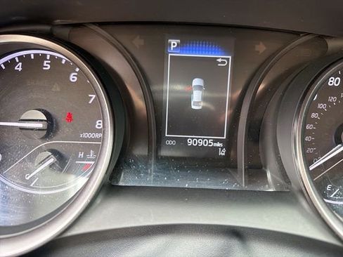 Used 2022 Toyota Camry SE FWD image 16