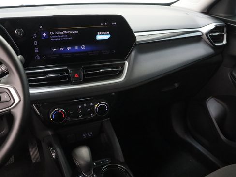 Used 2024 Chevrolet TrailBlazer LT w/ LT Cold Weather Package AWD/4WD image 15