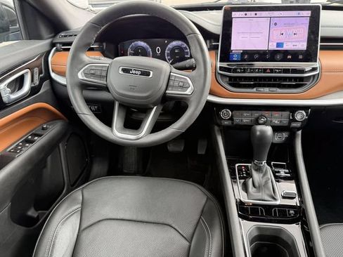 Certified 2025 Jeep Compass Limited w/ Elite Group AWD/4WD image 9