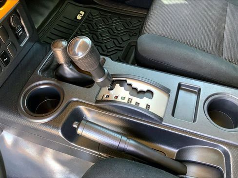 Used 2007 Toyota FJ Cruiser 4WD image 16