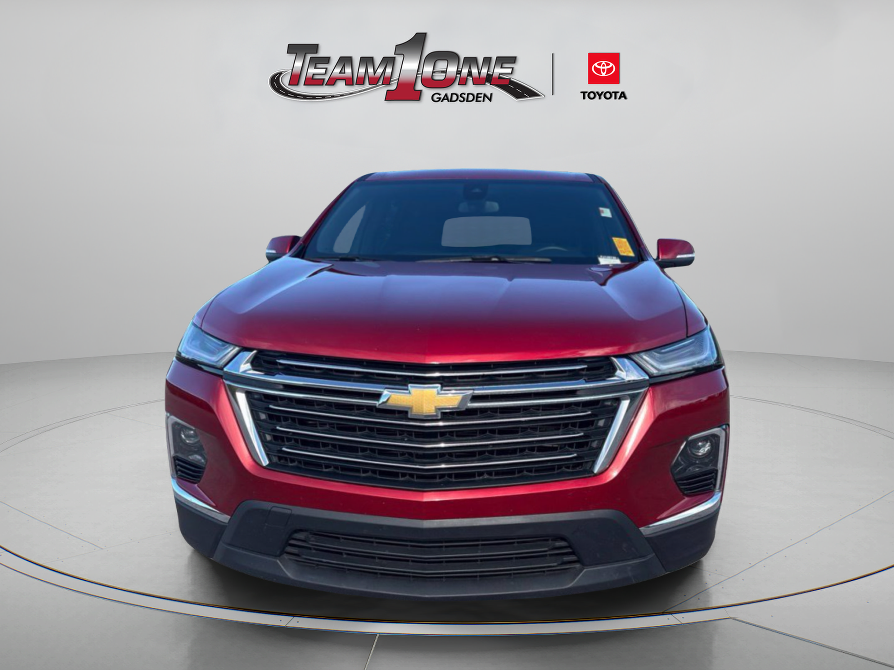 Used 2023 Chevrolet Traverse LT FWD image 2
