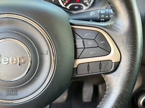 Used 2017 Jeep Renegade Latitude w/ Popular Equipment Group FWD image 34