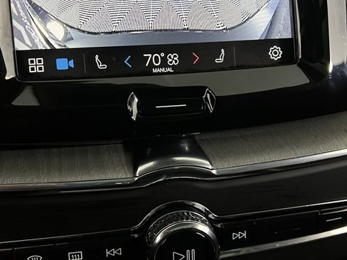 Used 2025 Volvo XC60 B5 Plus image 17