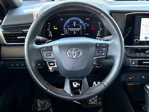 Used 2025 Toyota Camry SE FWD image 22