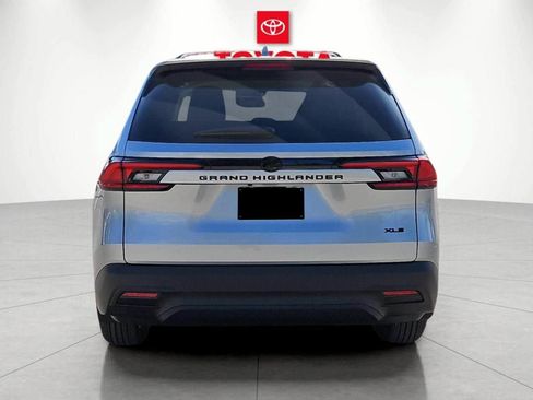 New 2026 Toyota Grand Highlander FWD image 4