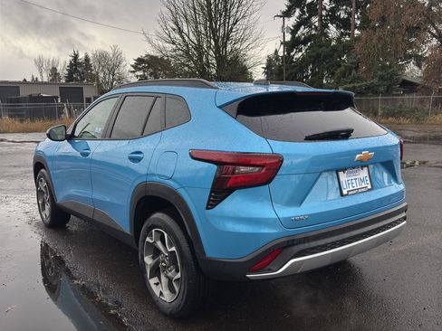 New 2025 Chevrolet Trax LT w/ Sunroof Package image 26