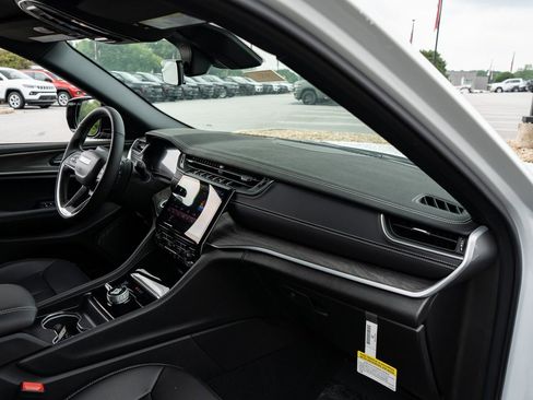 New 2025 Jeep Grand Cherokee L Limited w/ Black Appearance Package image 22