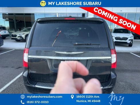 Used 2011 Chrysler Town & Country Touring-L w/ Entertainment Group #2 image 6