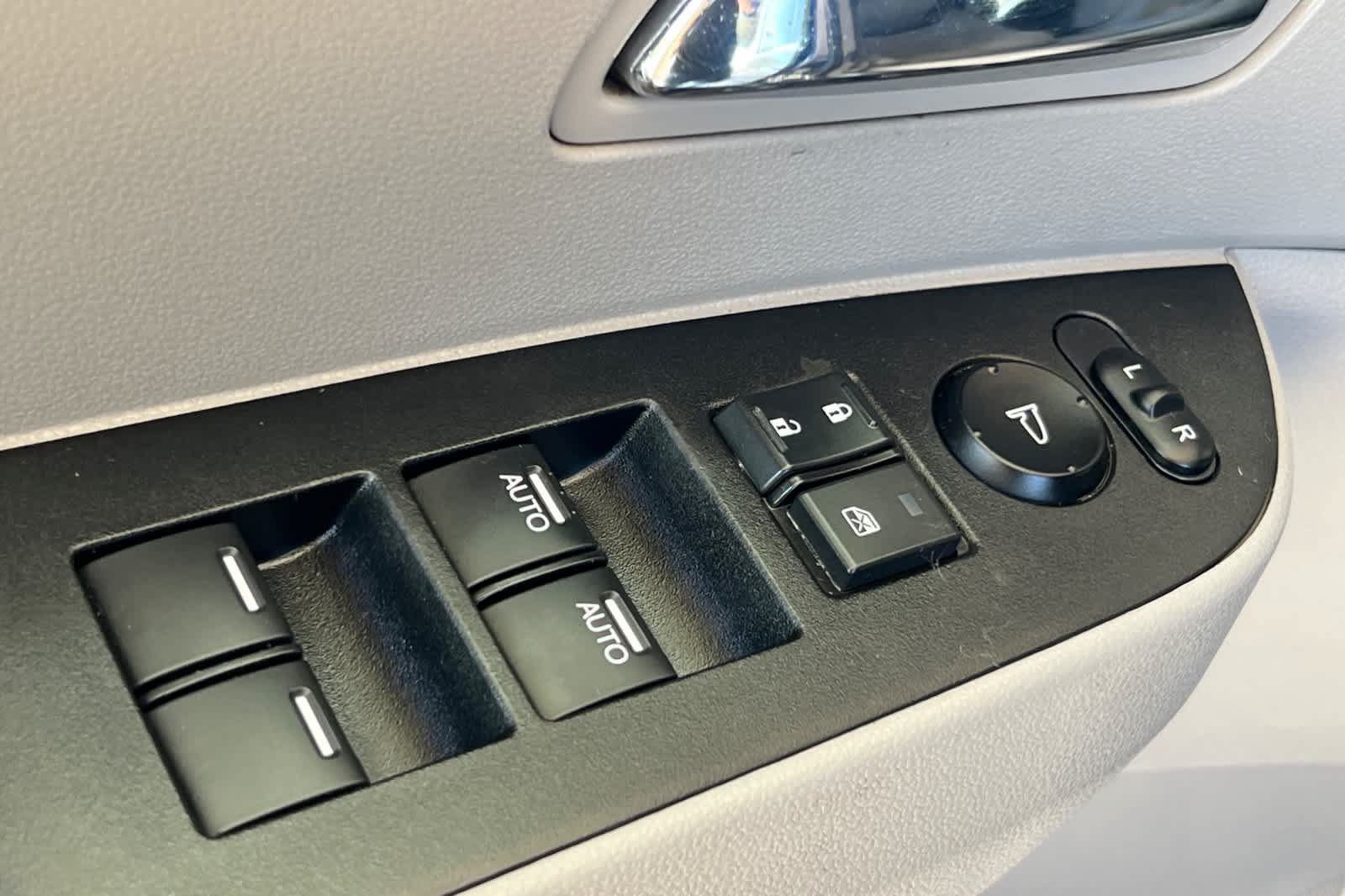 Used 2016 Honda Odyssey SE image 13
