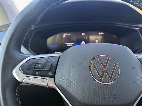 Used 2024 Volkswagen Taos SE image 25