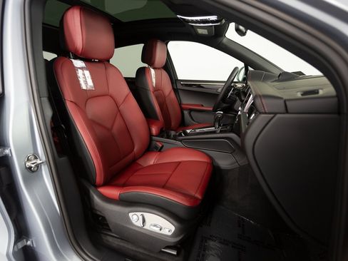 New 2026 Porsche Macan image 30