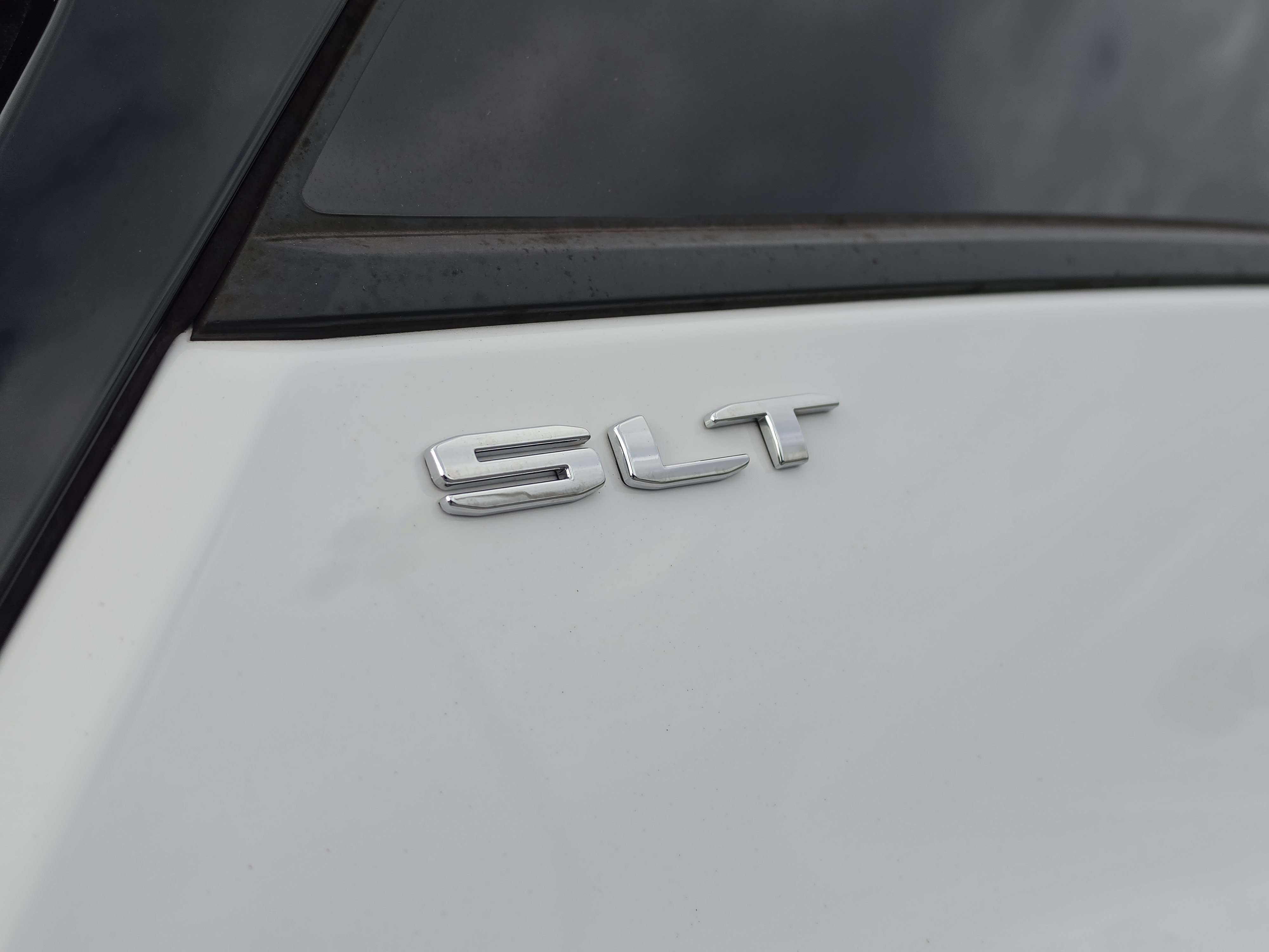 Used 2023 GMC Terrain SLT AWD/4WD image 17