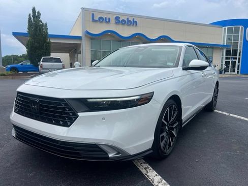 Used 2024 Honda Accord Touring image 2