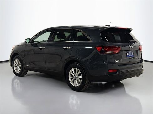 Used 2019 Kia Sorento LX image 4