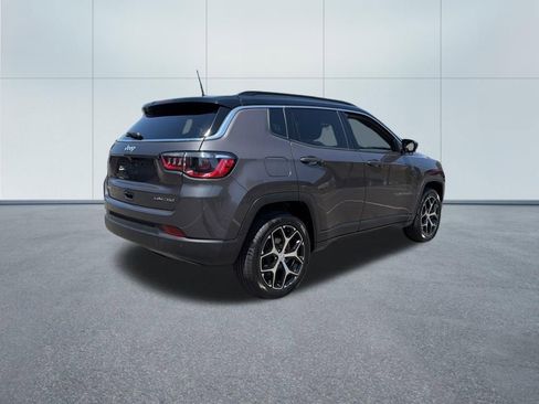 Used 2024 Jeep Compass Limited w/ Sun and Sound Group AWD/4WD image 5