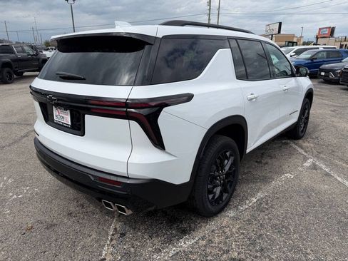 Used 2025 Chevrolet Traverse LT w/ Midnight/Sport Edition FWD image 5