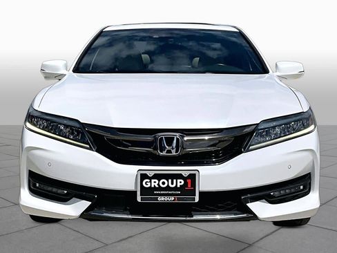 Used 2017 Honda Accord Touring image 4