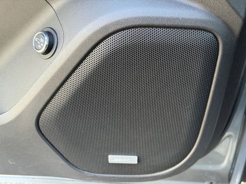 Used 2020 GMC Acadia SLT w/ Premium Package image 19