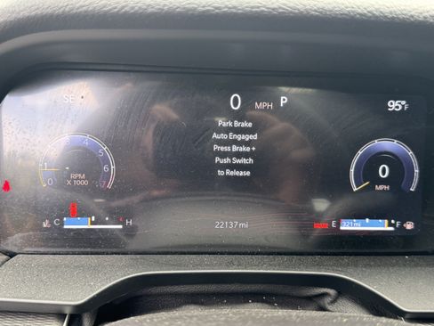 Used 2025 Jeep Grand Cherokee Altitude AWD/4WD image 33