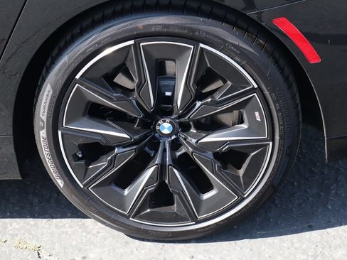 Used 2026 BMW 740i w/ Premium Package RWD image 13