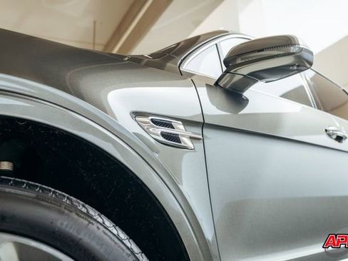 Used 2017 Bentley Bentayga image 52