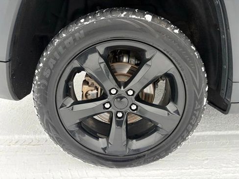 Used 2023 Jeep Grand Cherokee Limited w/ Luxury Tech Group II image 11