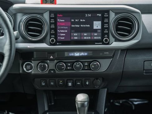 Used 2022 Toyota Tacoma TRD Sport w/ Technology Package AWD/4WD image 23