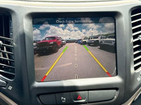 Used 2016 Jeep Cherokee Latitude w/ Safety/Convenience Group FWD image 15