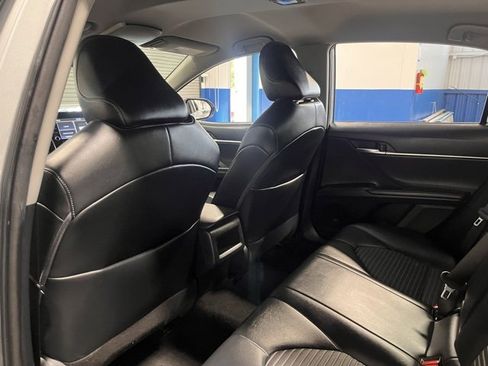 Used 2022 Toyota Camry SE image 18