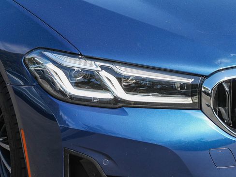 Used 2022 BMW 530e w/ Premium Package image 4