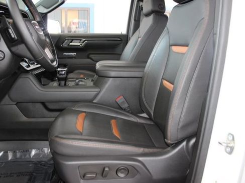 Used 2023 GMC Sierra 1500 AT4 w/ Technology Package AWD/4WD image 24