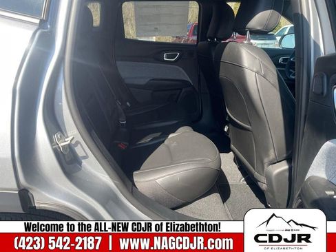 New 2023 Jeep Compass Latitude w/ Sun and Sound Group image 17