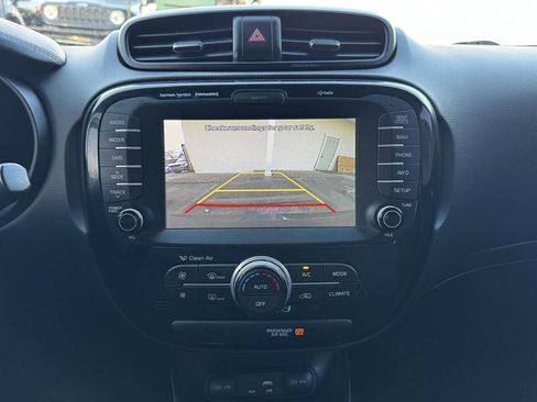 Used 2017 Kia Soul + w/ Audio Package image 17