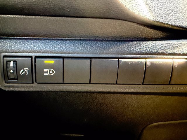 Used 2020 Toyota Corolla SE w/ SE Premium Package FWD image 12