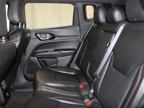 Used 2025 Jeep Compass Trailhawk image 19