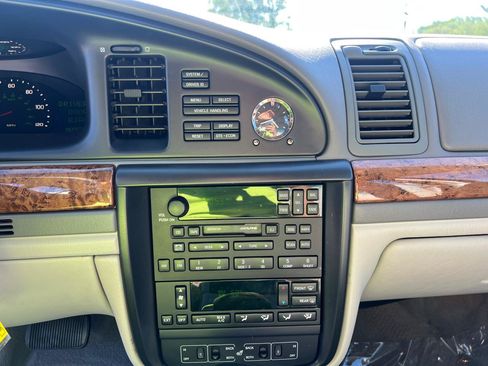 Used 2000 Lincoln Continental FWD image 22
