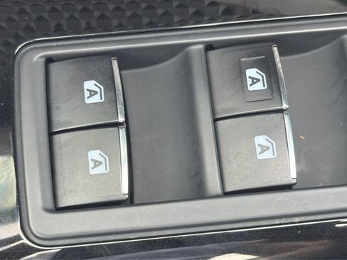 Used 2019 Toyota C-HR Limited FWD image 36