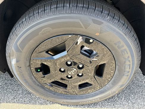 New 2026 Kia Carnival LX image 18