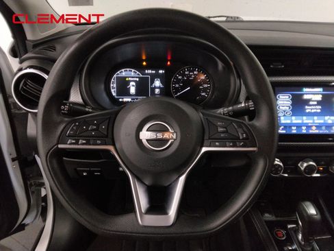 Used 2023 Nissan Kicks SV image 12