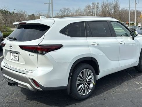 New 2026 Toyota Highlander Platinum image 35