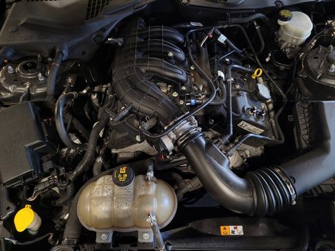 Used 2017 Ford Mustang Coupe RWD image 30