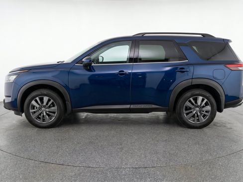 Used 2025 Nissan Pathfinder SV AWD/4WD image 5