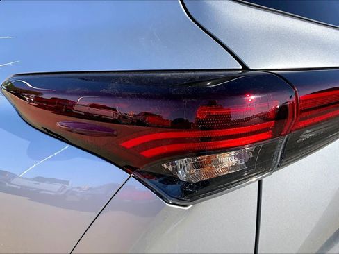Used 2025 Toyota Highlander Limited AWD/4WD image 29