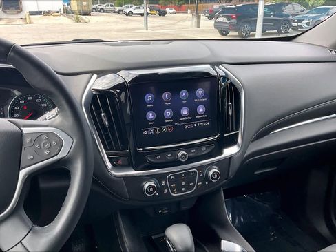 Used 2023 Chevrolet Traverse LT w/ LT Premium Package AWD/4WD image 7
