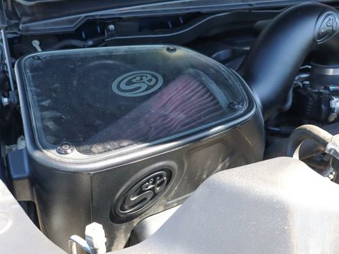 Used 2019 RAM 1500 Laramie AWD/4WD image 12