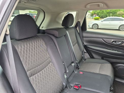 Used 2020 Nissan Rogue SV FWD image 25