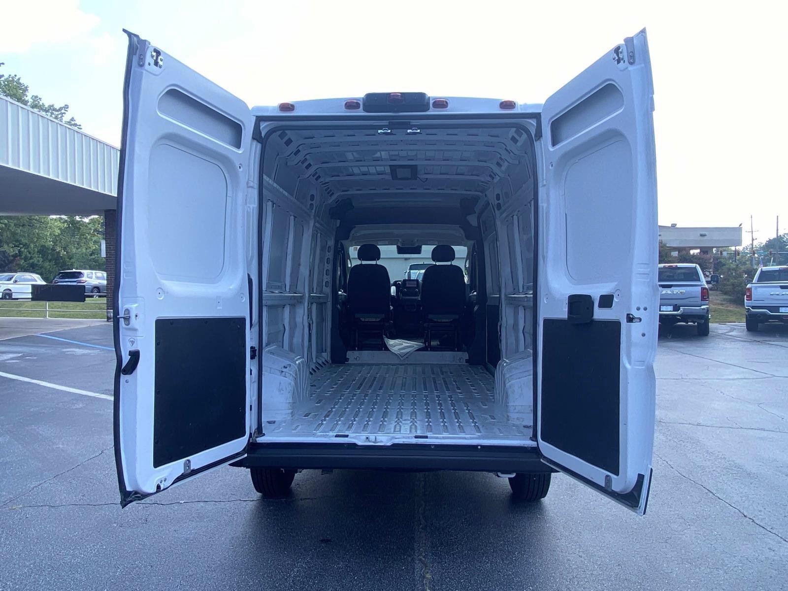 Used 2025 RAM ProMaster 2500 w/ Convenience Group FWD image 7